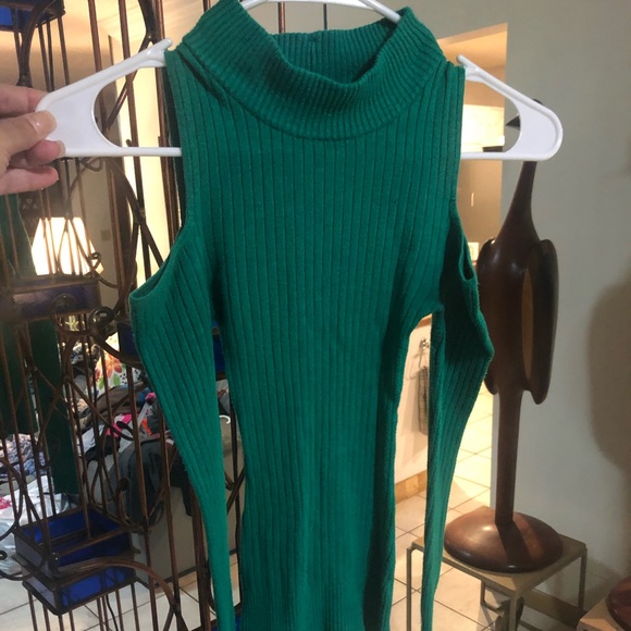 Say What? Tops - 💚Say what? Brand new cold shoulder Top gorgeous💚